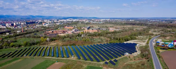 Painel Solar Produz Energia Verde Ecológica — Fotografia de Stock