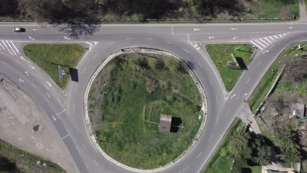 Roundabout Tráfego Carros Caminhões Círculo Anel Estrada Vista Superior Aérea — Vídeo de Stock