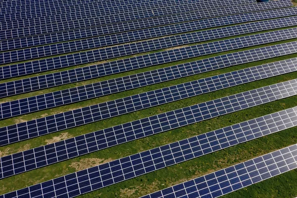 Solarzellen Erzeugen Grüne Umweltfreundliche Energie — Stockfoto