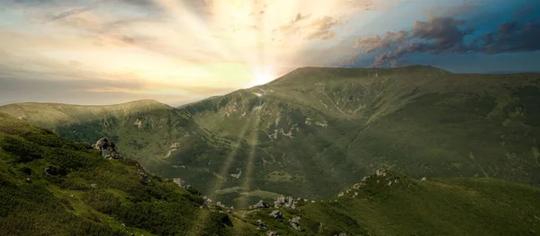 Panorama Los Cárpatos Cordillera Mañana Verano Belleza Naturaleza Salvaje Virgen — Foto de Stock