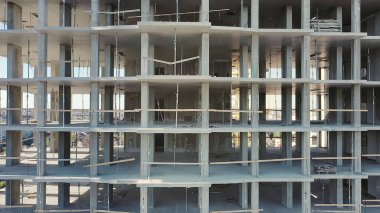 İnşaat halindeki yüksek apartmanın havadan görüntüsü. Gayrimenkul geliştirme