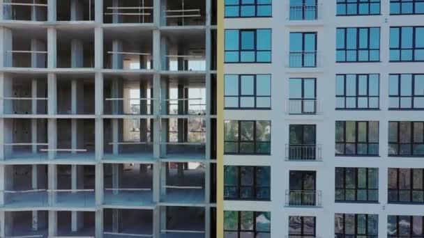 Nşaat Halindeki Yüksek Apartmanın Havadan Görüntüsü Yeni Apartman Cephesinin Birçok — Stok video