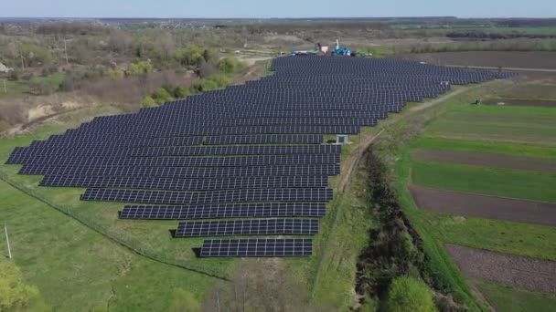 Napelem Zöld Környezetbarát Energiát Termel Légi Felvétel Drónról — Stock videók