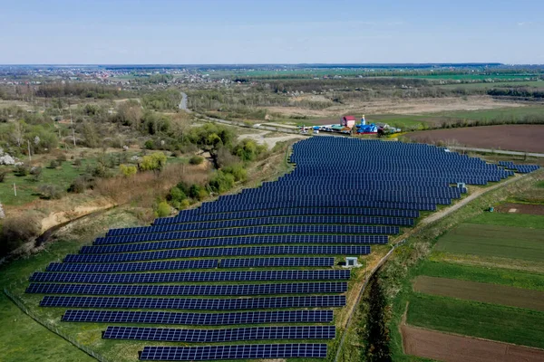 Güneş Paneli Yeşil Çevre Dostu Enerji Üretir — Stok fotoğraf