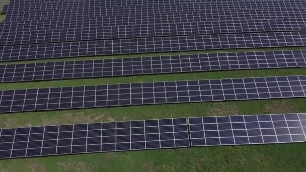 Painel Solar Produz Energia Verde Amiga Ambiente Vista Aérea Drone — Vídeo de Stock