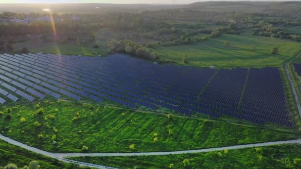 Ökológia Naperőmű Panelek Területeken Zöld Energia Naplemente Táj Elektromos Innováció — Stock videók