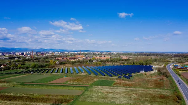 Painel Solar Produz Energia Verde Ecológica — Fotografia de Stock