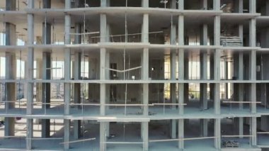 İnşaat halindeki yüksek apartmanın havadan görüntüsü. Gayrimenkul geliştirme.