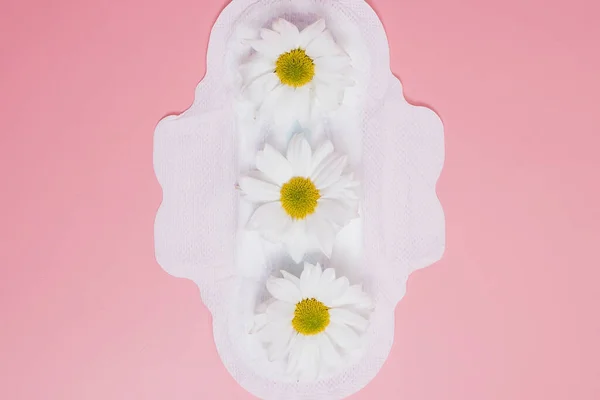Pad Sanitasi Bersih Floral Konsep Kebersihan Produk Perempuan Bantalan Menstruasi — Stok Foto