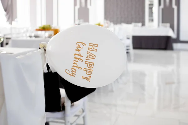 Capa Inflable Con Inscripción Feliz Cumpleaños Restaurante —  Fotos de Stock