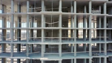İnşaat halindeki yüksek apartmanın havadan görüntüsü. Gayrimenkul geliştirme