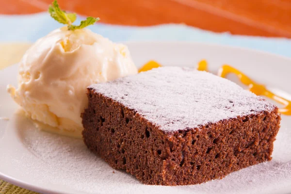 Postre de pastel de chocolate —  Fotos de Stock