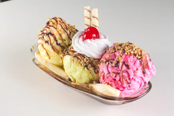 Traditionella Banana Split — Stockfoto