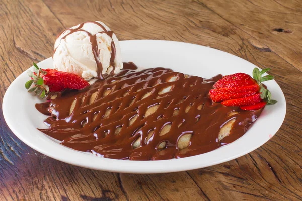 Creppe шоколадний десерт — стокове фото