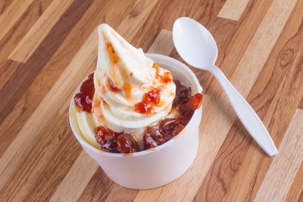 Frozen Yogurt Dessert — Stock Photo, Image