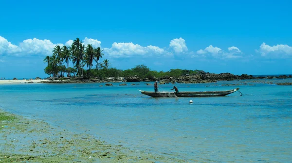 Pescadores trabajando en el islán — Foto de Stock