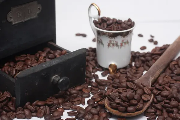 Molinillo de café, taza y cuchara — Foto de Stock