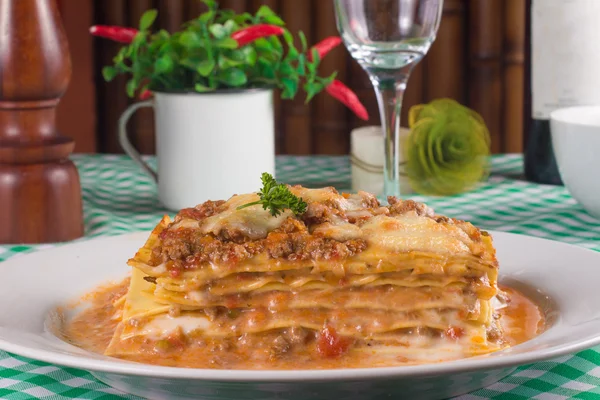 Lasagne Bolognese tradycyjne — Zdjęcie stockowe