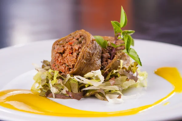 Berinjela recheada com carne — Fotografia de Stock