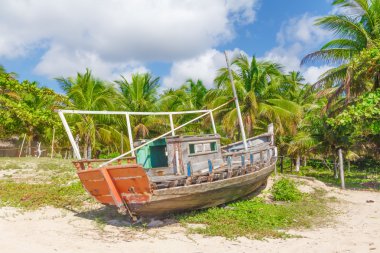 Morro de Sao paulo sahilde eski tekne