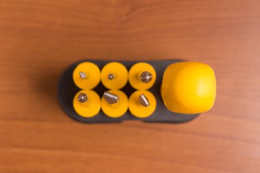 Altı sarı tornavida