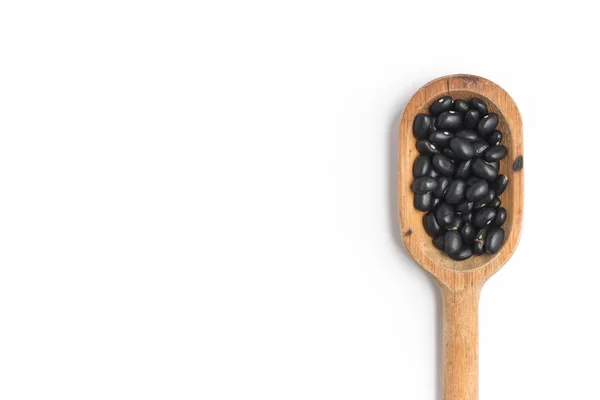 Frijoles negros en una cuchara en fondo blanco. Phaseolus vulgaris —  Fotos de Stock