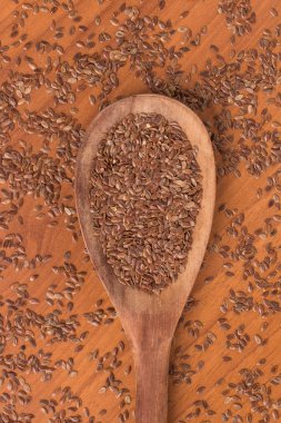 içine bir kaşık keten tohumu