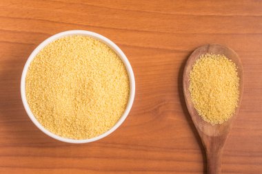 Kuskus bir kase içine. Cuscuz Marroquino