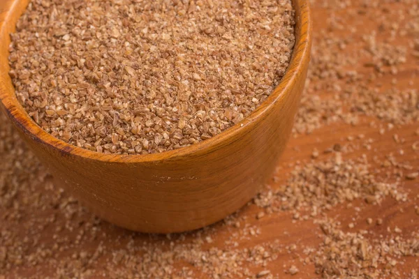 Weizen in eine Schüssel geben. trigo para quibe. Kibbeh — Stockfoto
