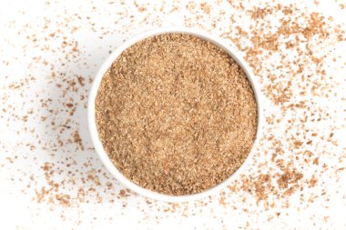 Bir kase içine buğday. Trigo para quibe. İçli köfte