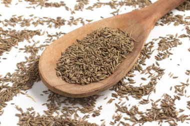 Bir kaşık içine Kimyon tohumu