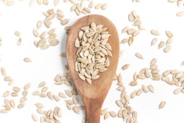 Bir kaşık içine ayçiçeği tohumu