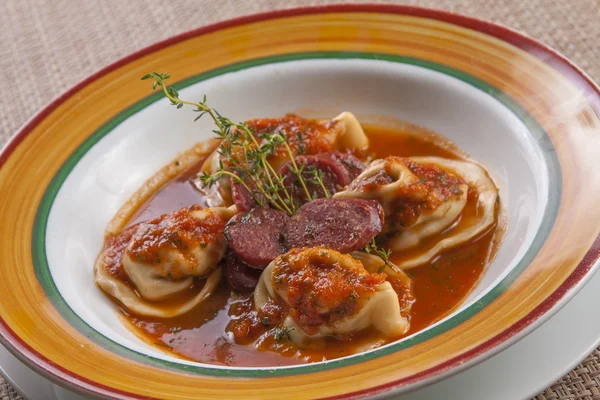 Cappelleti con salsa ao sugo — Foto de Stock