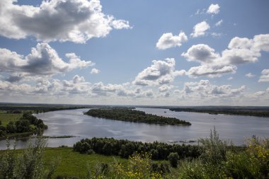 Kama Elabuga yakınındaki nehrin güzel manzara