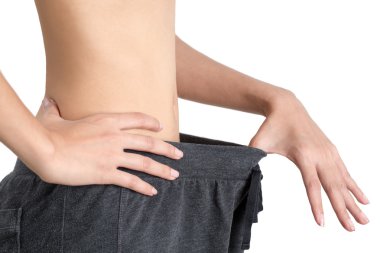 o ne kadar kilo gösteren Asyalı kadın.