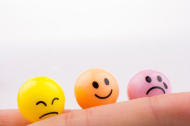 Çeşitli renk renkli kalemler