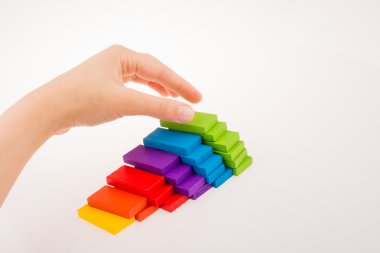 El ile renkli domino oynuyor
