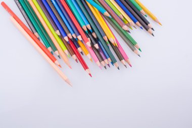 Çeşitli renk renkli kalemler