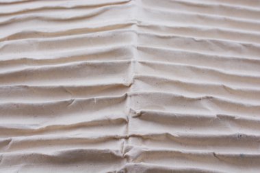 Ufalanmış kağıt beyaz bir arka plan üzerinde