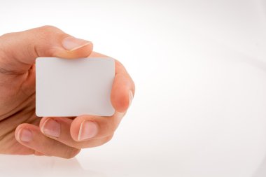 Elinde kağıt parçası