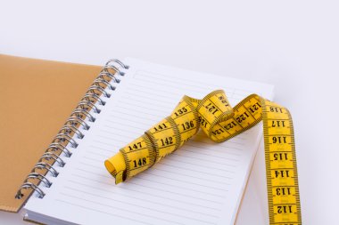 Bir dizüstü bilgisayar üzerinde ölçüm bandı