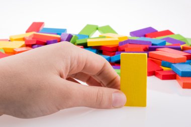 El ile renkli domino oynuyor
