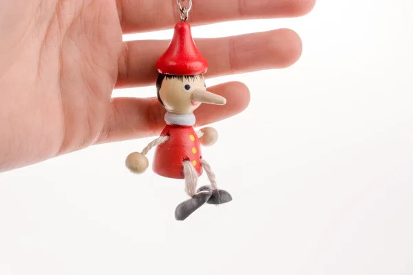 Pinocchio Puppe in der Hand — Stockfoto