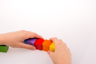 Küpleri ile oynarken el