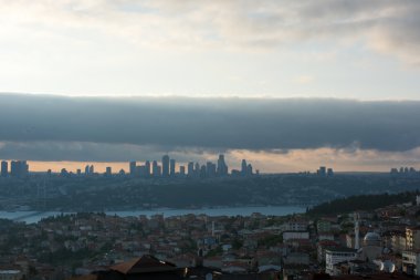Istanbul cityscape bulutlar altında