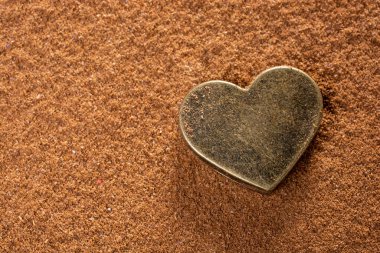 Aşk ve romantizm konsepti olarak kalp şekli simgesi