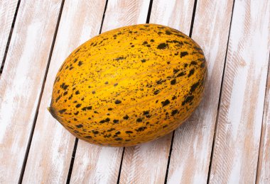 Markette güzel olgun kavunlar