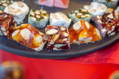 Geleneksel Türk Lokum şekeri ile kaplanmış yumuşak şekerler