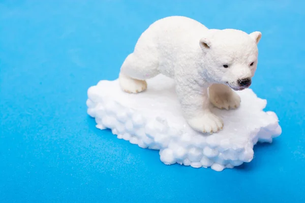 Filhote Urso Polar Falso Neve Falsa Ambiente Fundo Mar — Fotografia de Stock