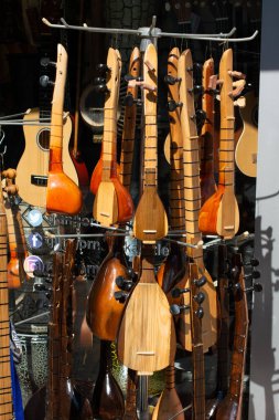 Klasik Türk teli enstrümanı Saz, baglama